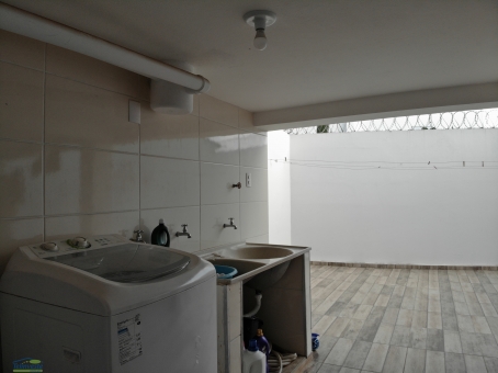 CASA NO BAIRRO CANDEIAS (PR&Oacute;XIMO AO CPN)