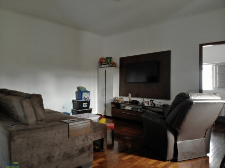 CASA NO BAIRRO CANDEIAS (PR&Oacute;XIMO AO CPN)