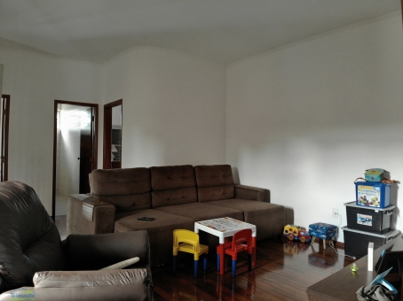 CASA NO BAIRRO CANDEIAS (PR&Oacute;XIMO AO CPN)