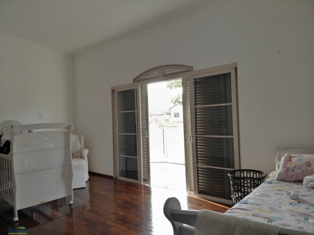CASA NO BAIRRO CANDEIAS (PR&Oacute;XIMO AO CPN)