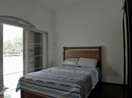 CASA NO BAIRRO CANDEIAS (PR&Oacute;XIMO AO CPN)