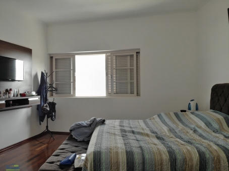 CASA NO BAIRRO CANDEIAS (PR&Oacute;XIMO AO CPN)