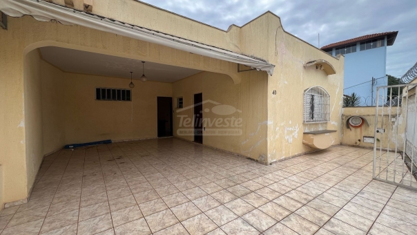 CASA NO BAIRRO CARMELO