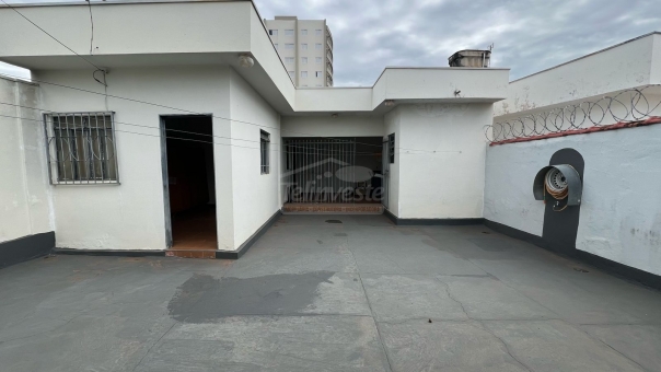 CASA NO BAIRRO CARMELO