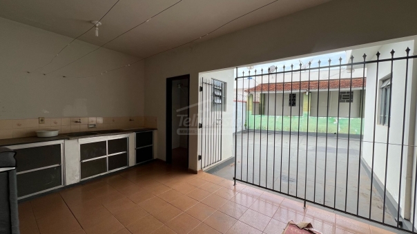 CASA NO BAIRRO CARMELO