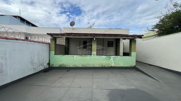 CASA NO BAIRRO CARMELO