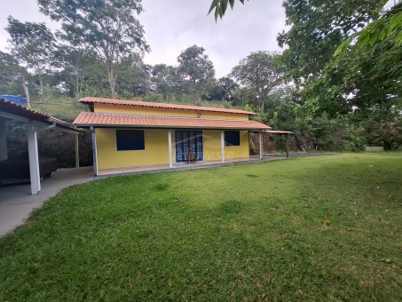 SITIO NO BAIRRO ESMERIL