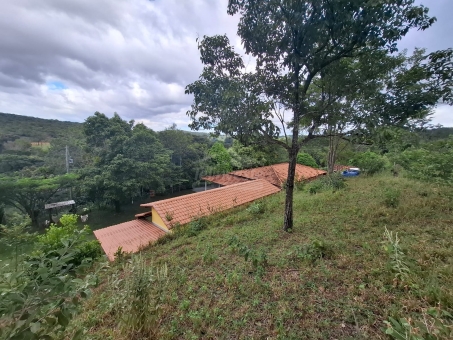 SITIO NO BAIRRO ESMERIL