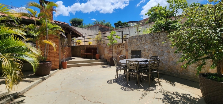 CASA LOCALIZADA NO CORA&Ccedil;&Atilde;O DE PASSOS