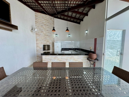 CASA NO JARDIM CANADA 