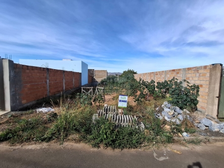 LOTE NO BAIRRO MARIA E VADICO