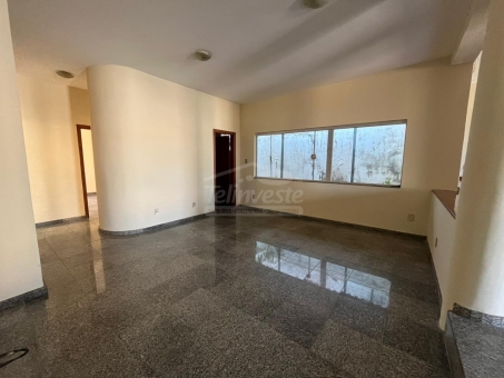 OPORTUNIDADE DE CASA REGI&Atilde;O CENTRAL