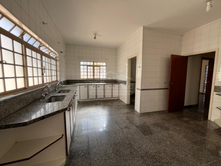 OPORTUNIDADE DE CASA REGI&Atilde;O CENTRAL