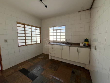 OPORTUNIDADE DE CASA REGI&Atilde;O CENTRAL