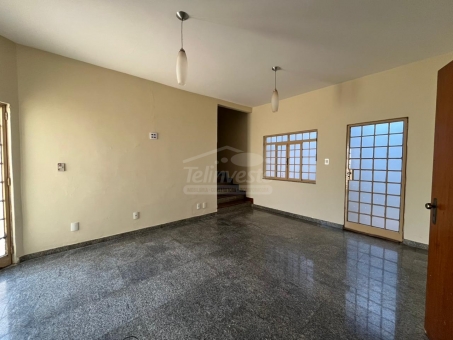 OPORTUNIDADE DE CASA REGI&Atilde;O CENTRAL