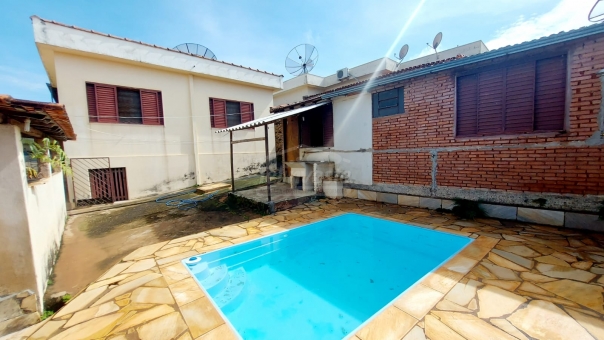 CASA NO BAIRRO JARDIM PLANALTO - ESTUDA PERMUTA POR APARTAMENTO 