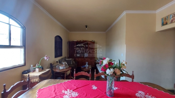 CASA NO BAIRRO JARDIM PLANALTO - ESTUDA PERMUTA POR APARTAMENTO 