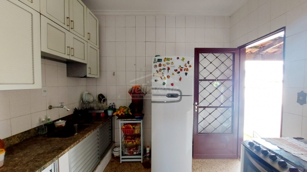 CASA NO BAIRRO JARDIM PLANALTO - ESTUDA PERMUTA POR APARTAMENTO 
