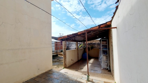 CASA NO BAIRRO JARDIM PLANALTO - ESTUDA PERMUTA POR APARTAMENTO 