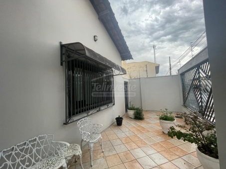 ESPETACULAR CASA PR&Oacute;XIMO AO CENTRO  
