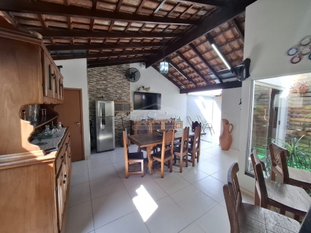 CASA NA AV. PO&Ccedil;OS DE CALDAS