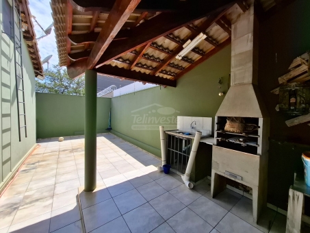 CASA NO BAIRRO JARDIM PINHEIROS