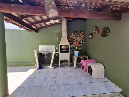 CASA NO BAIRRO JARDIM PINHEIROS