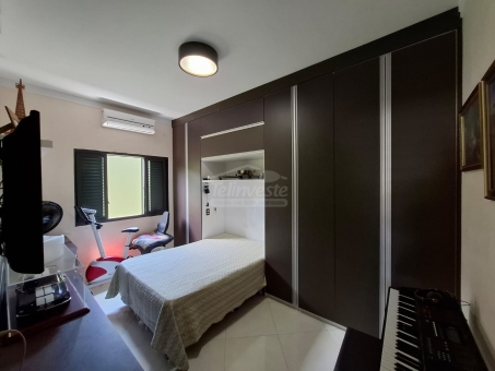 CASA NO BAIRRO JARDIM PINHEIROS