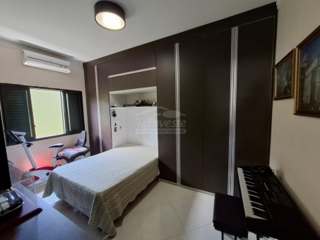 CASA NO BAIRRO JARDIM PINHEIROS