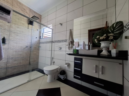 CASA NO BAIRRO JARDIM PINHEIROS