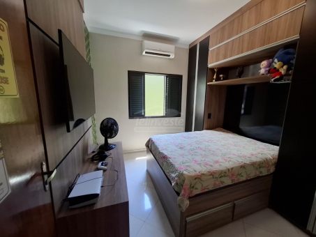 CASA NO BAIRRO JARDIM PINHEIROS