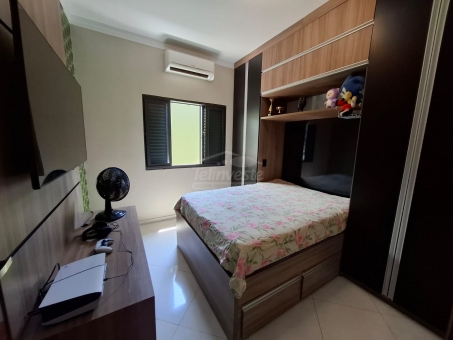 CASA NO BAIRRO JARDIM PINHEIROS