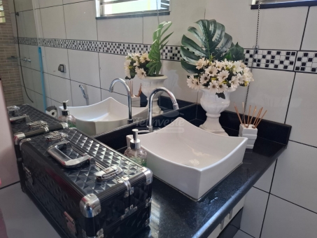 CASA NO BAIRRO JARDIM PINHEIROS