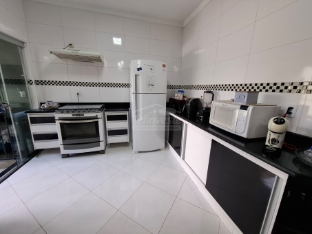 CASA NO BAIRRO JARDIM PINHEIROS