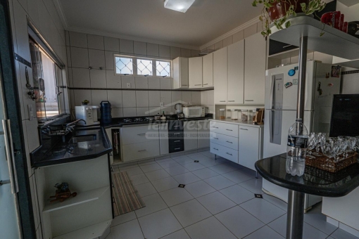 BEL&Iacute;SSIMA CASA EM FURNAS