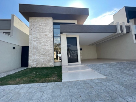 Bel&iacute;ssima casa no Condom&iacute;nio Monte Belo