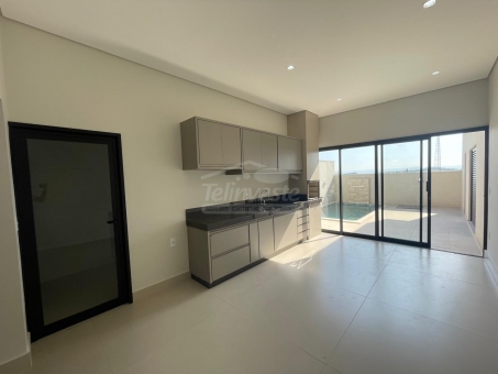Bel&iacute;ssima casa no Condom&iacute;nio Monte Belo
