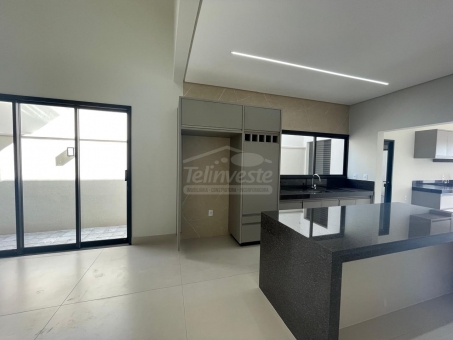 Bel&iacute;ssima casa no Condom&iacute;nio Monte Belo