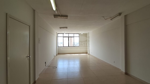 SALA COMERCIAL NO CENTRO 