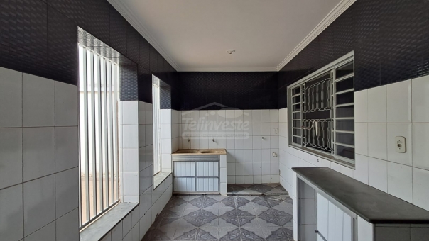 CASA - PROXIMO A CAPELA DA PENHA