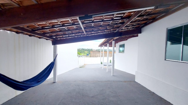 CASA NO BAIRRO POLIVALENTE 