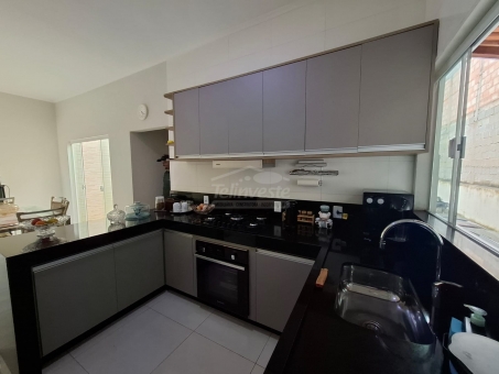 CASA NO ALTO DOS NOBRES