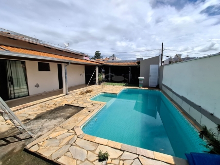 CASA NO JARDIM CIDADE