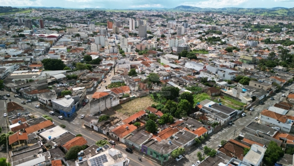 CASA + AREA DE 1097M&sup2; NA JO&Atilde;O PIMENTA 