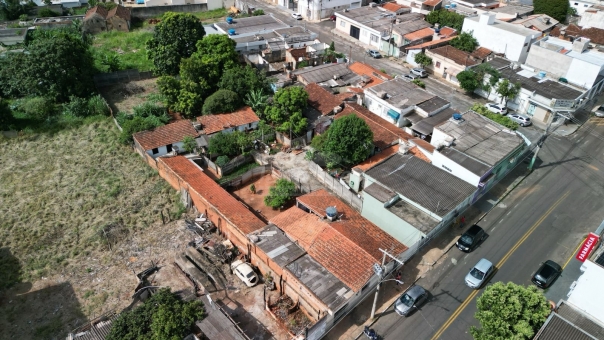 CASA + AREA DE 1097M&sup2; NA JO&Atilde;O PIMENTA 