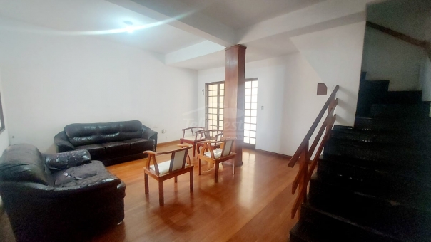 CASA NO BAIRRO CANDEIAS PROXIMO A AV DA MODA 