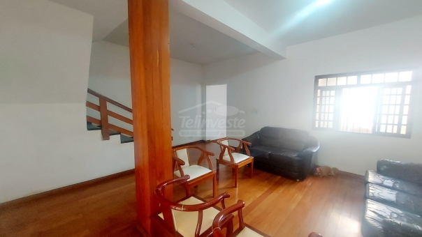 CASA NO BAIRRO CANDEIAS PROXIMO A AV DA MODA 