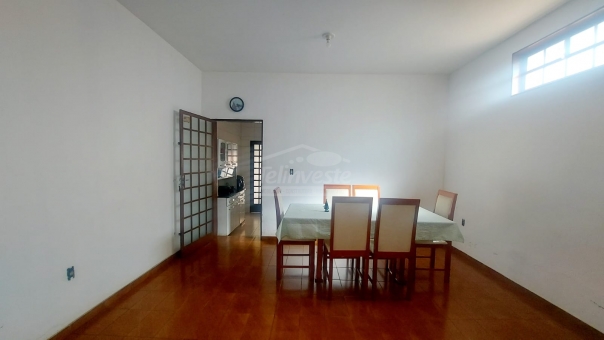 CASA NO BAIRRO CANDEIAS PROXIMO A AV DA MODA 