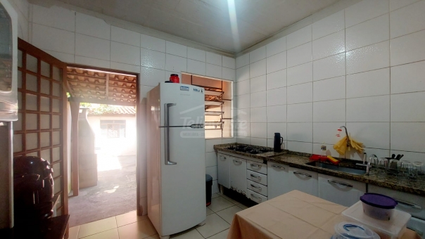 CASA NO BAIRRO CANDEIAS PROXIMO A AV DA MODA 