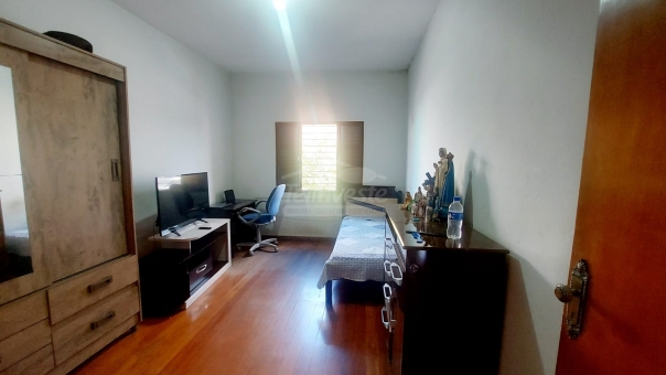 CASA NO BAIRRO CANDEIAS PROXIMO A AV DA MODA 
